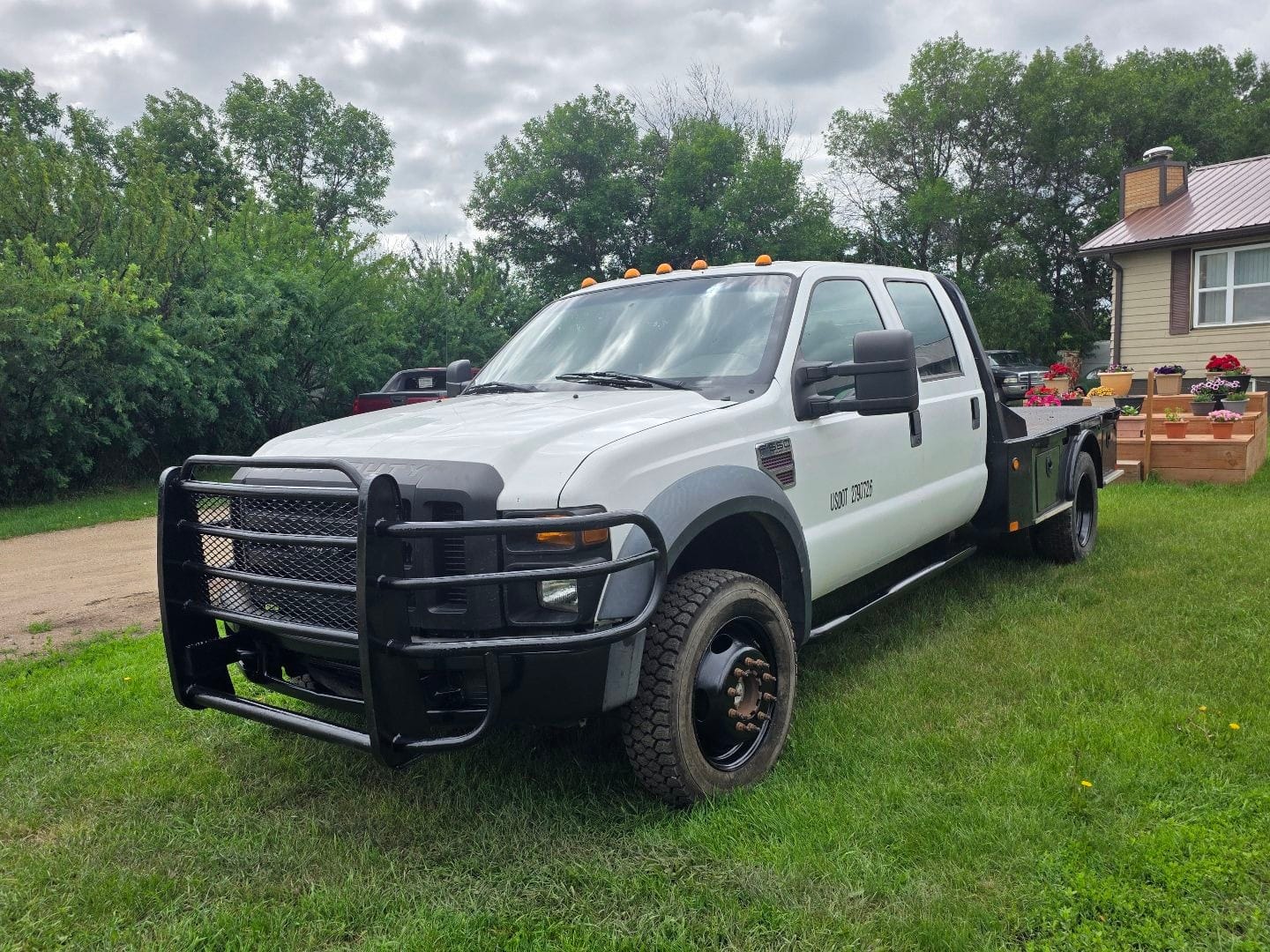 2008 Ford F-550 Equipment Image0