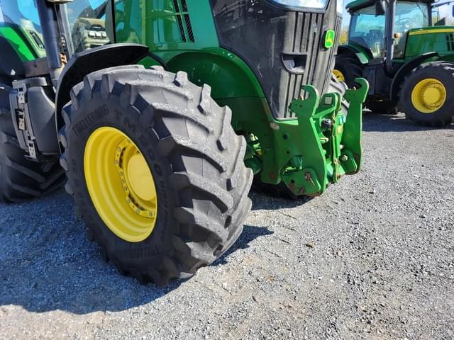 Image of John Deere 7200R equipment image 2