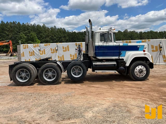 Image of Mack RW713 equipment image 3