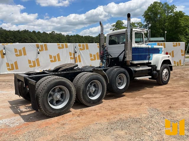 Image of Mack RW713 equipment image 4