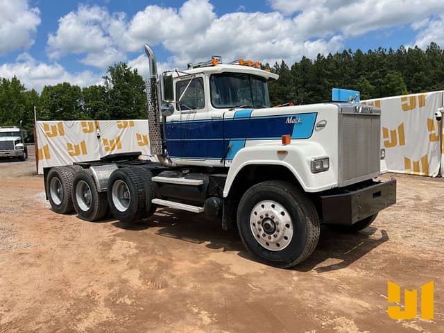Image of Mack RW713 equipment image 2