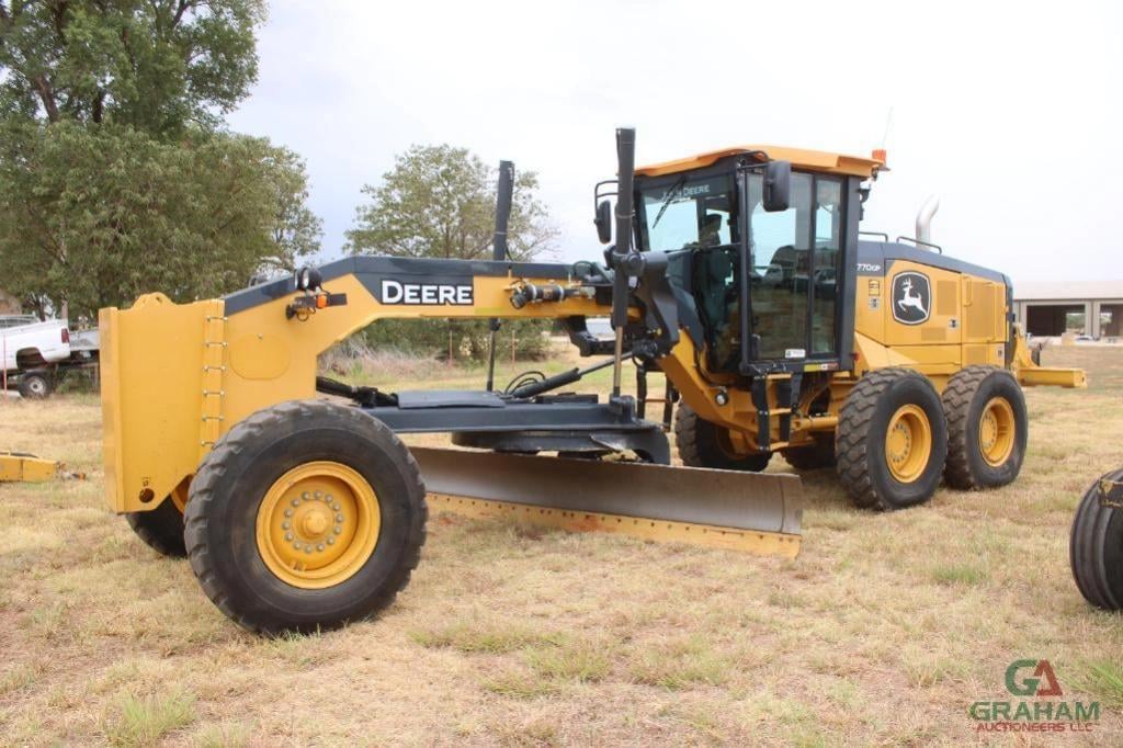 2021 John Deere 770GP Equipment Image0