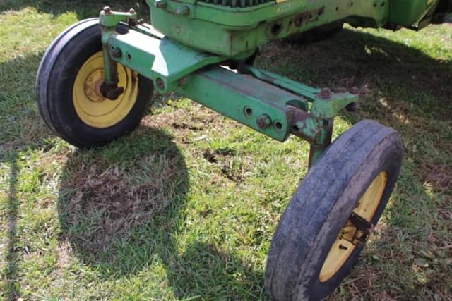 Image of John Deere 630 equipment image 3