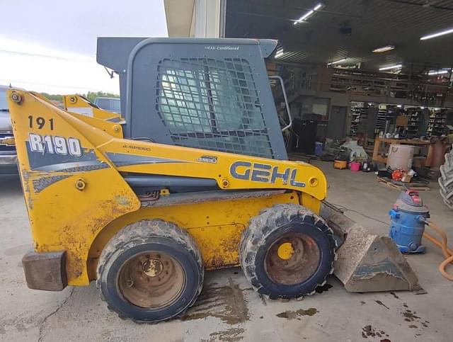 Image of Gehl R190 equipment image 3