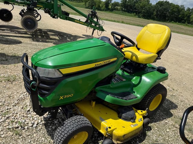 Image of John Deere X390 equipment image 3