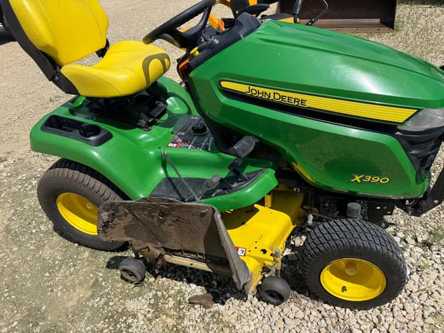Image of John Deere X390 equipment image 1