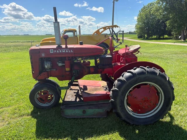 Image of Farmall B equipment image 2