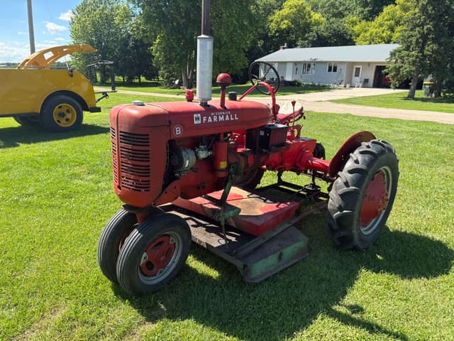 Image of Farmall B equipment image 1