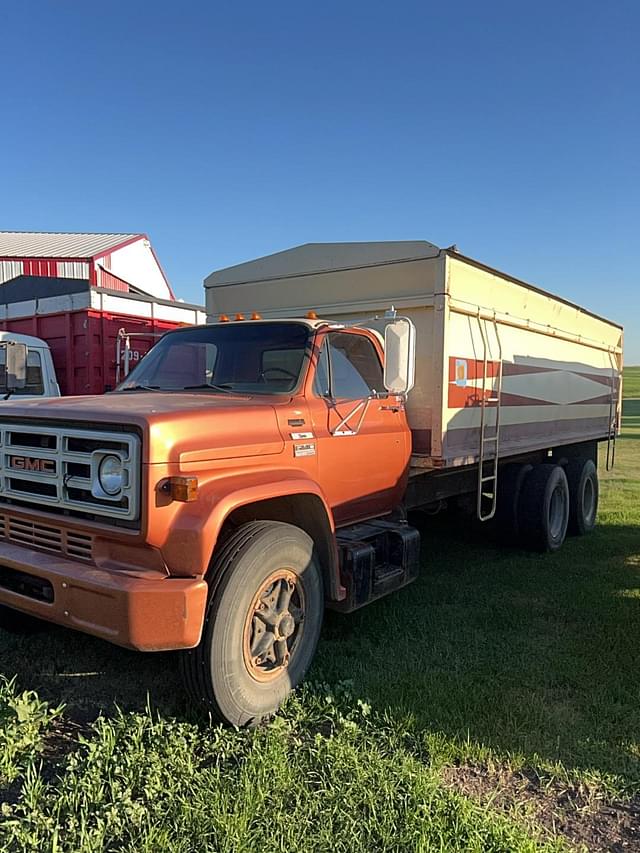 Image of Chevrolet C65 equipment image 1