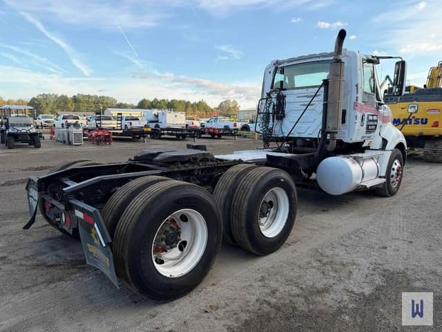 Image of International Prostar Plus equipment image 3