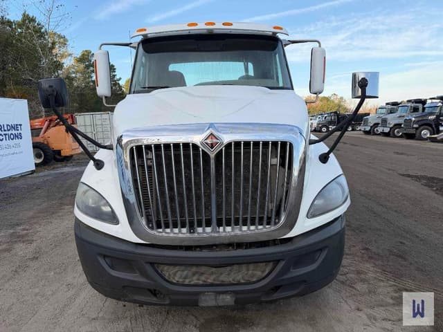 Image of International Prostar Plus equipment image 1