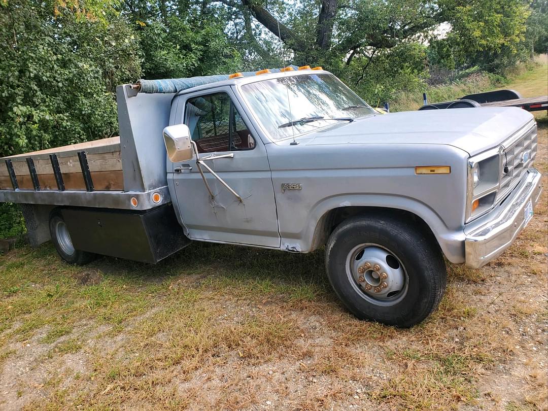 Image of Ford F-350 Primary image