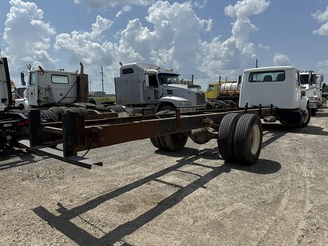 Image of International 4700 equipment image 3