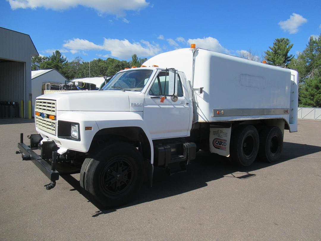 Image of Ford F-800 Primary image