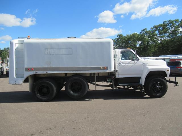 Image of Ford F-800 equipment image 3