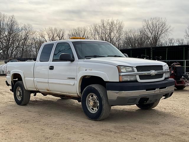 Image of Chevrolet 2500HD equipment image 2