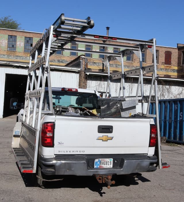 Image of Chevrolet 2500HD equipment image 2