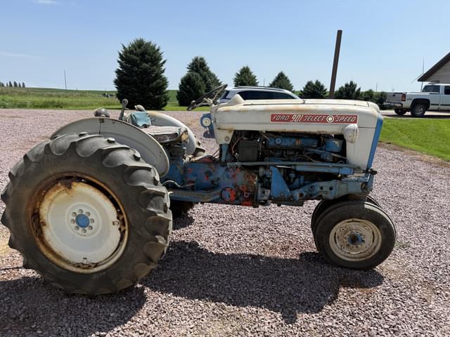 Image of Ford 901 equipment image 3