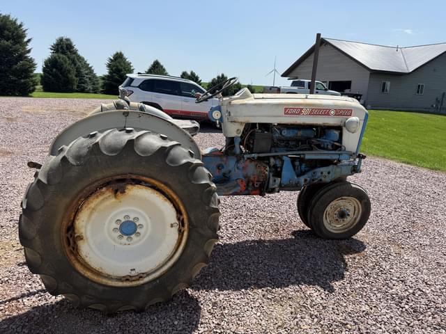 Image of Ford 901 equipment image 4