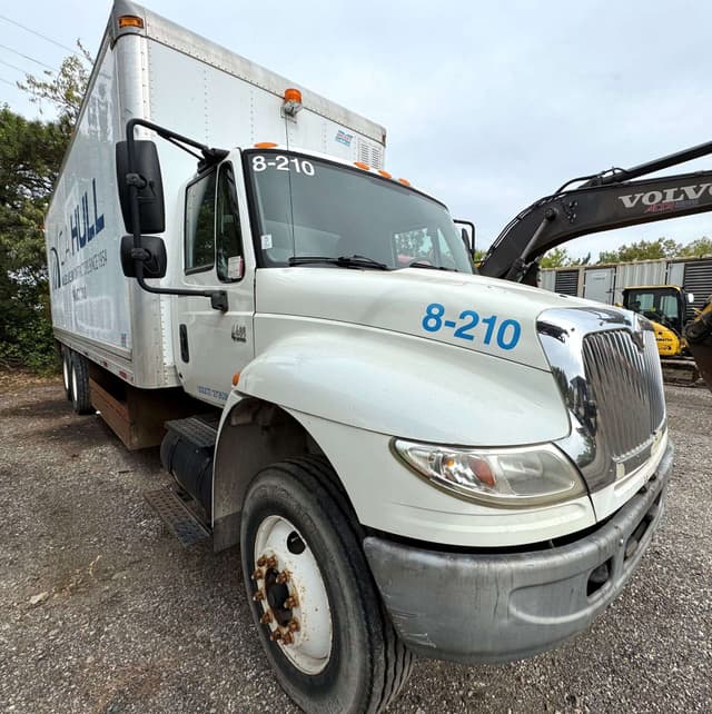 Image of International 4400 equipment image 2