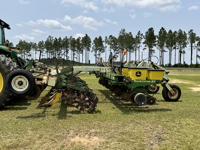 Image of John Deere 1700 equipment image 1