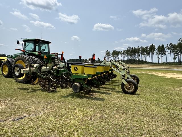 Image of John Deere 1700 equipment image 2