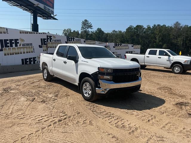 Image of Chevrolet Silverado equipment image 2