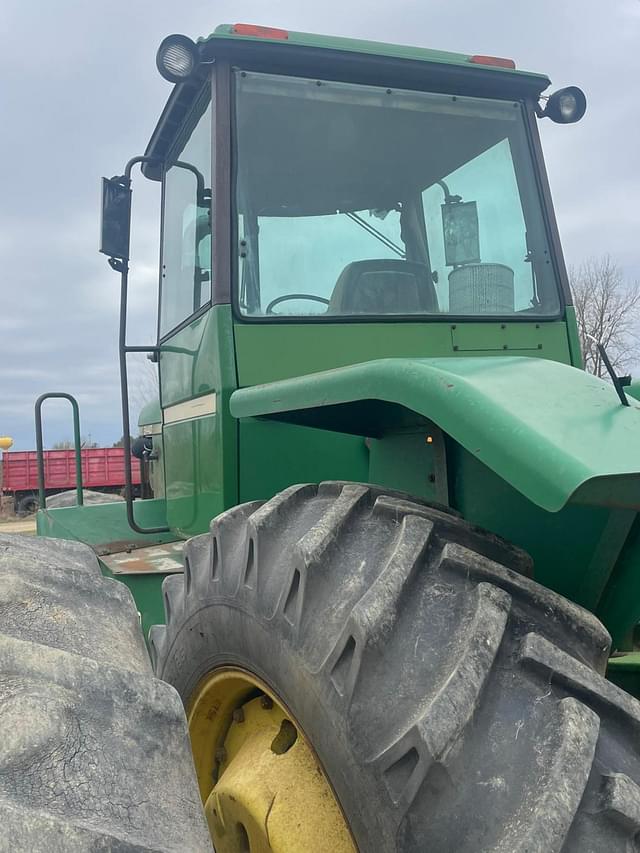 Image of John Deere 8440 equipment image 2
