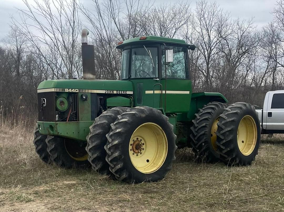 Image of John Deere 8440 Primary image