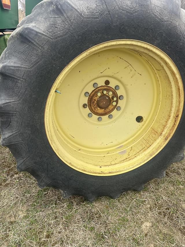 Image of John Deere 8440 equipment image 3