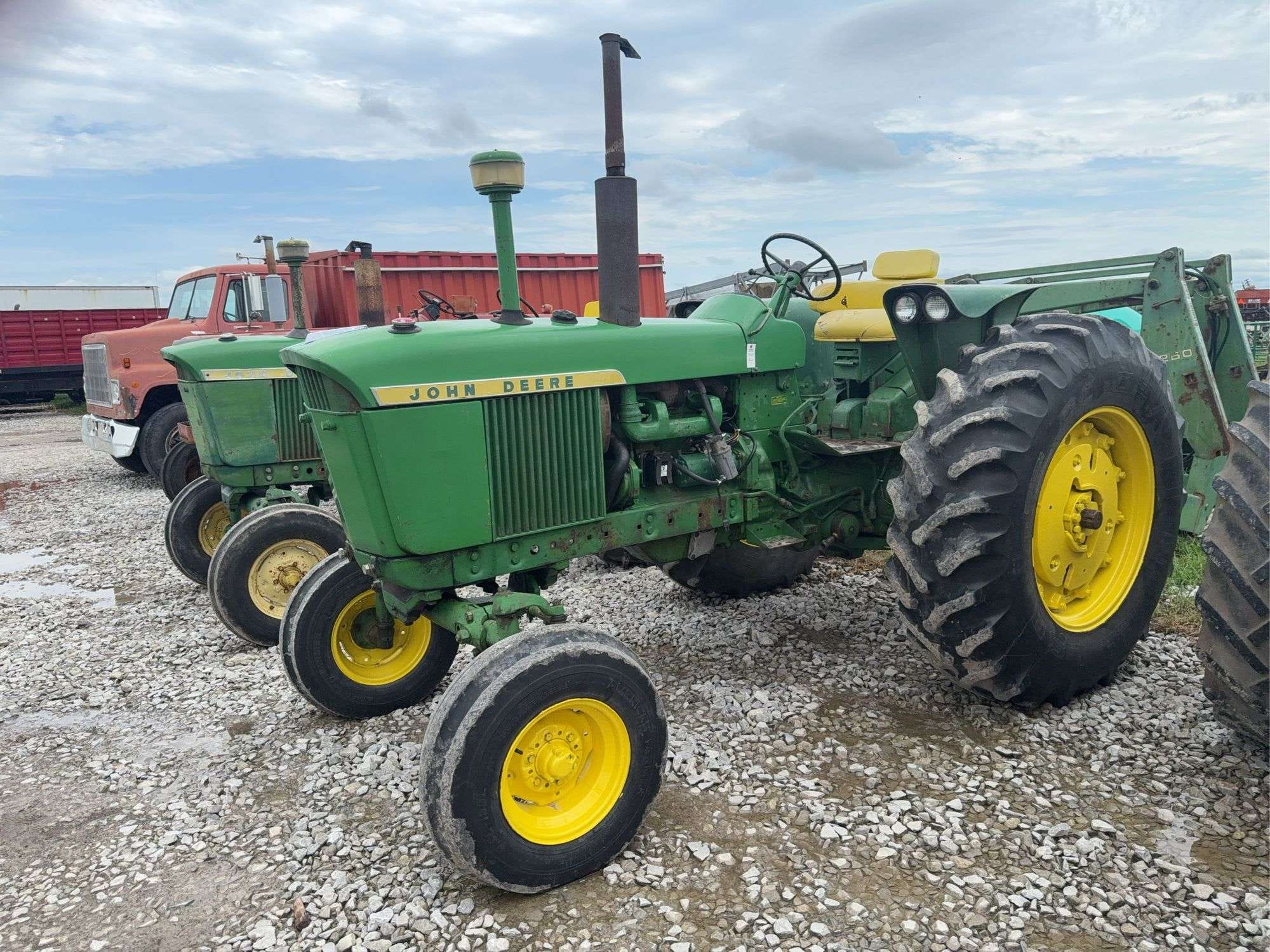 1965 John Deere 3020 Equipment Image0