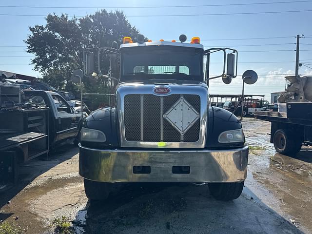 Image of Peterbilt 348 equipment image 1