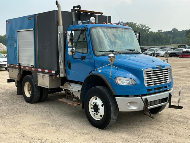 Image of Freightliner M2 equipment image 2