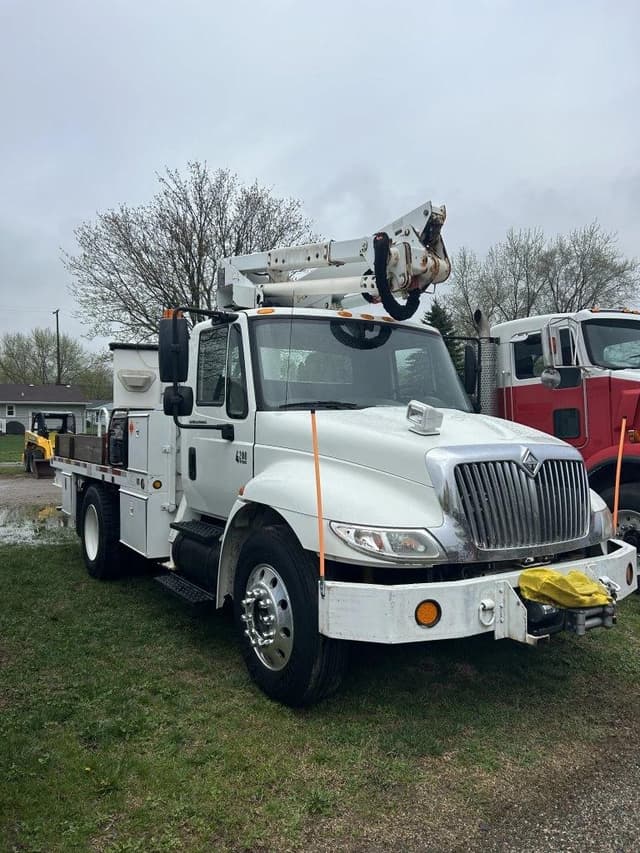 Image of International 4200 equipment image 1