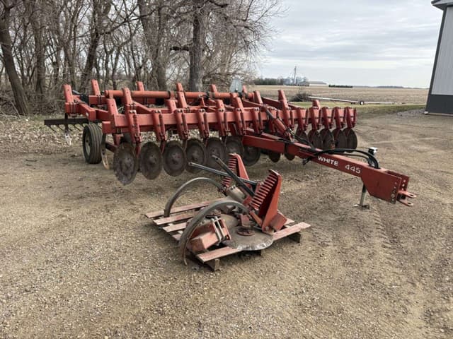 Image of White 445 equipment image 2