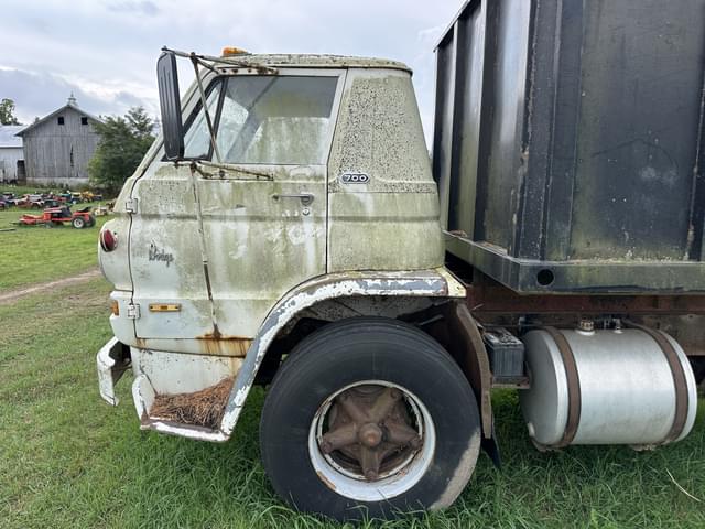Image of Dodge 700 equipment image 2