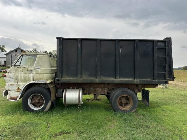 Image of Dodge 700 equipment image 1