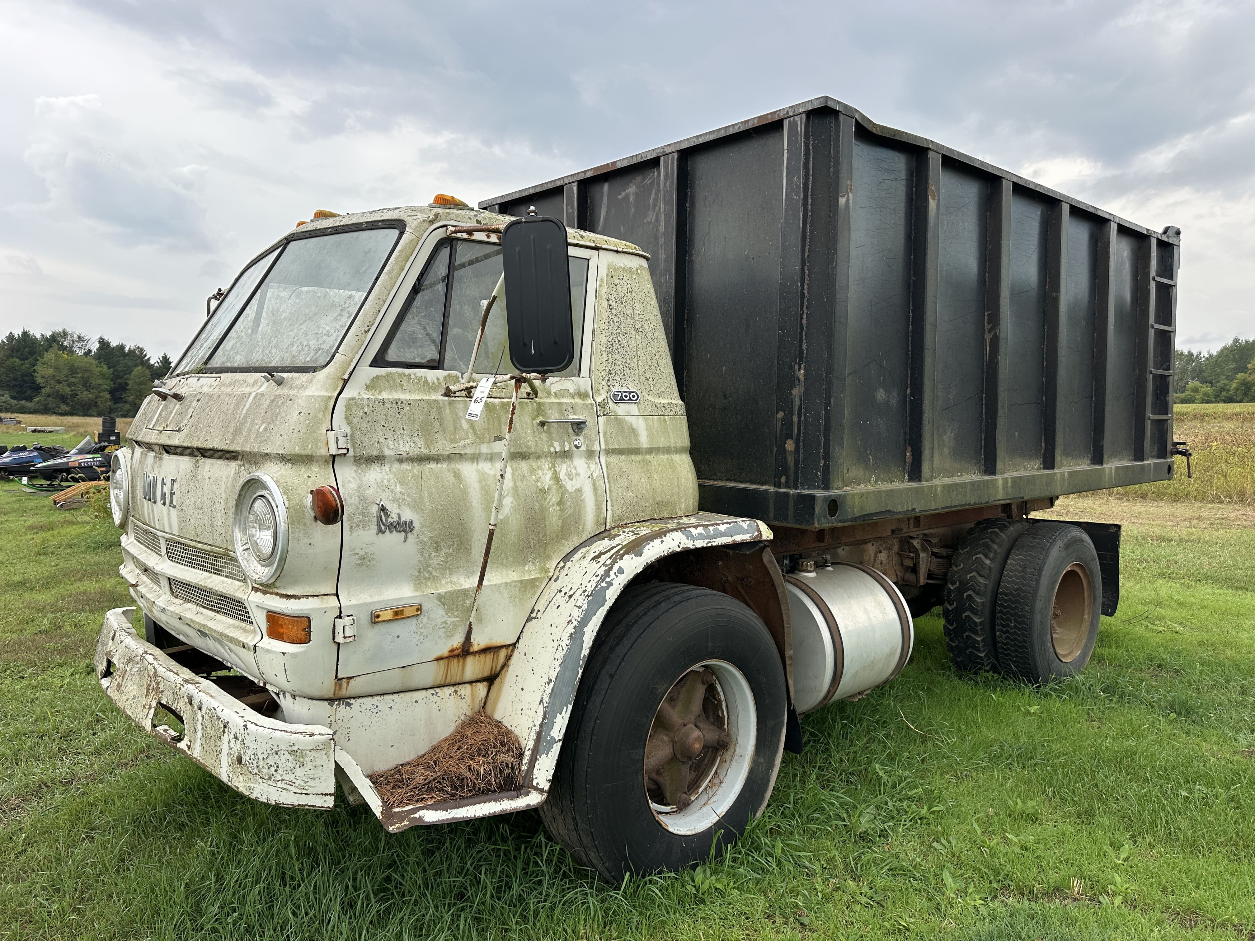 1969 Dodge 700 Equipment Image0