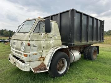 Main image Dodge 700