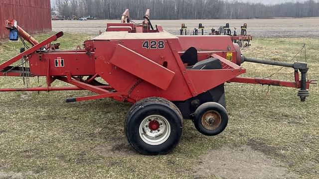 Image of International Harvester 428T equipment image 4