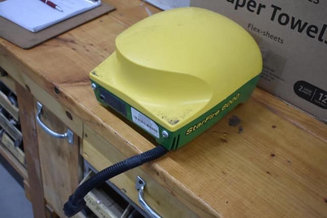 Image of John Deere StarFire 6000 equipment image 3
