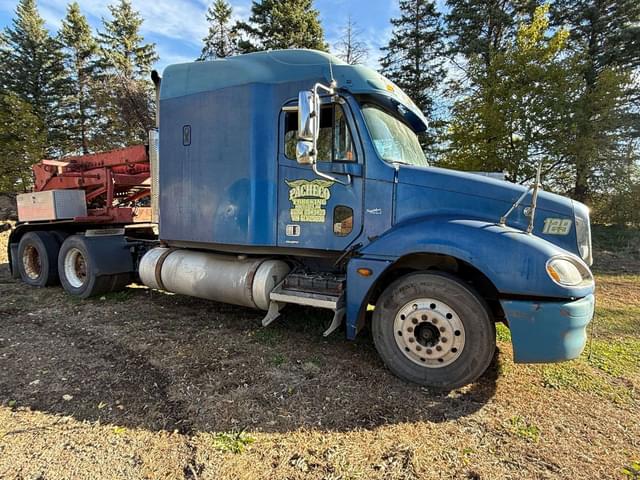Image of Freightliner Columbia equipment image 4