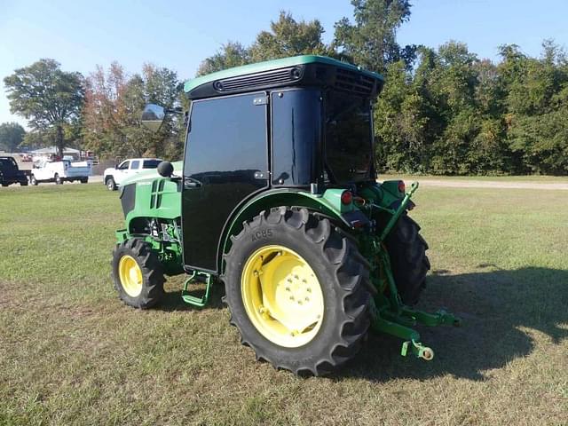 Image of John Deere 5090GN equipment image 4