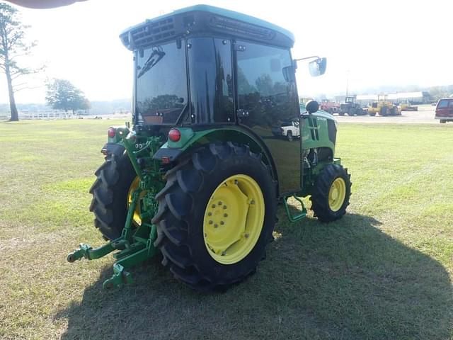 Image of John Deere 5090GN equipment image 2