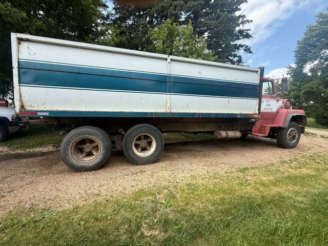 Image of Ford 9000 equipment image 4