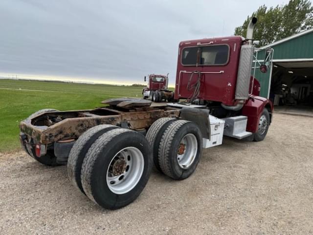 Image of Peterbilt 385 equipment image 3