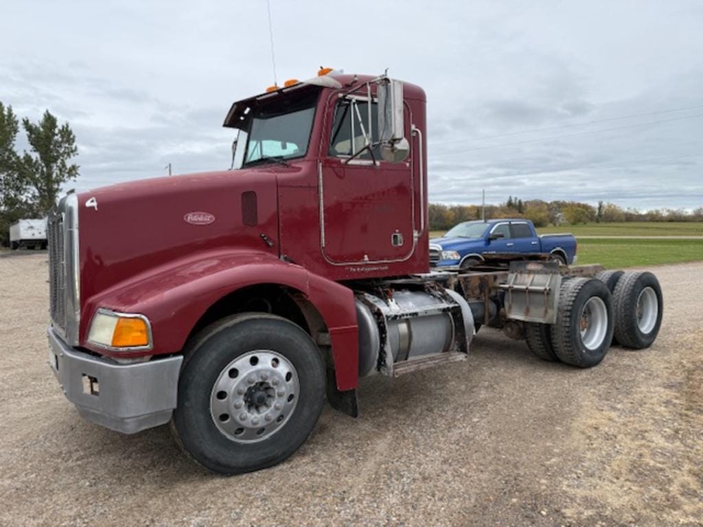 2001 Peterbilt 385 Equipment Image0