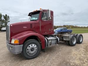 2001 Peterbilt 385 Image