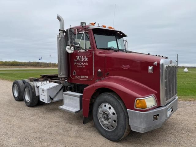 Image of Peterbilt 385 equipment image 1