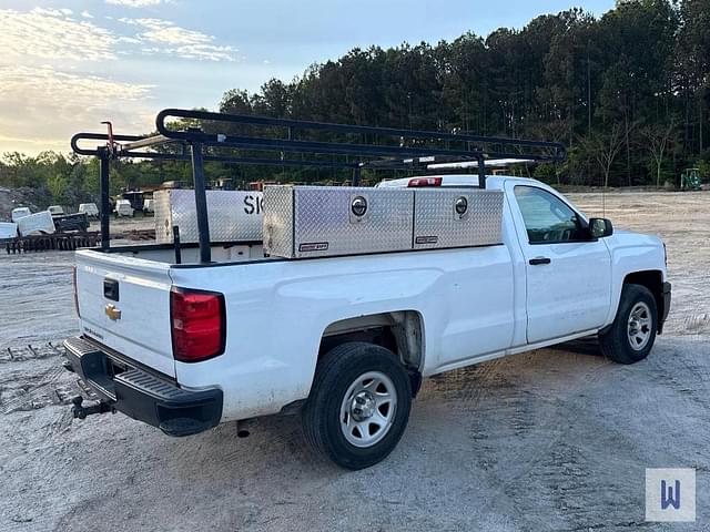 Image of Chevrolet 1500 equipment image 3